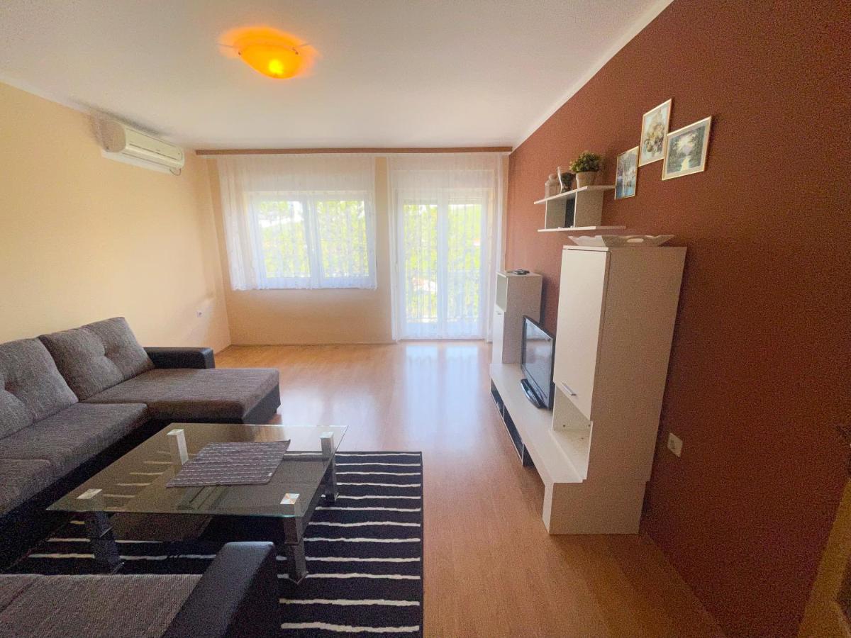 Apartmani Combaj Jadranovo Exterior photo