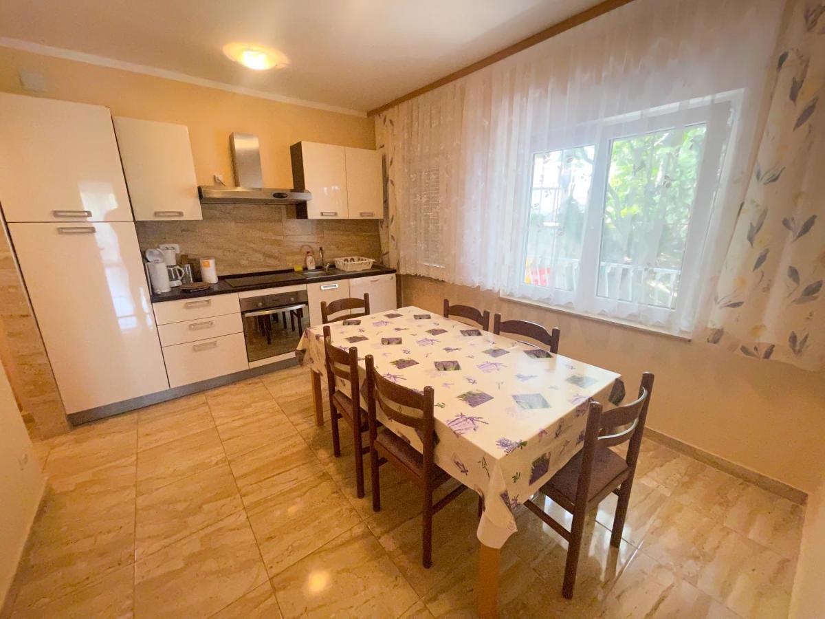 Apartmani Combaj Jadranovo Exterior photo