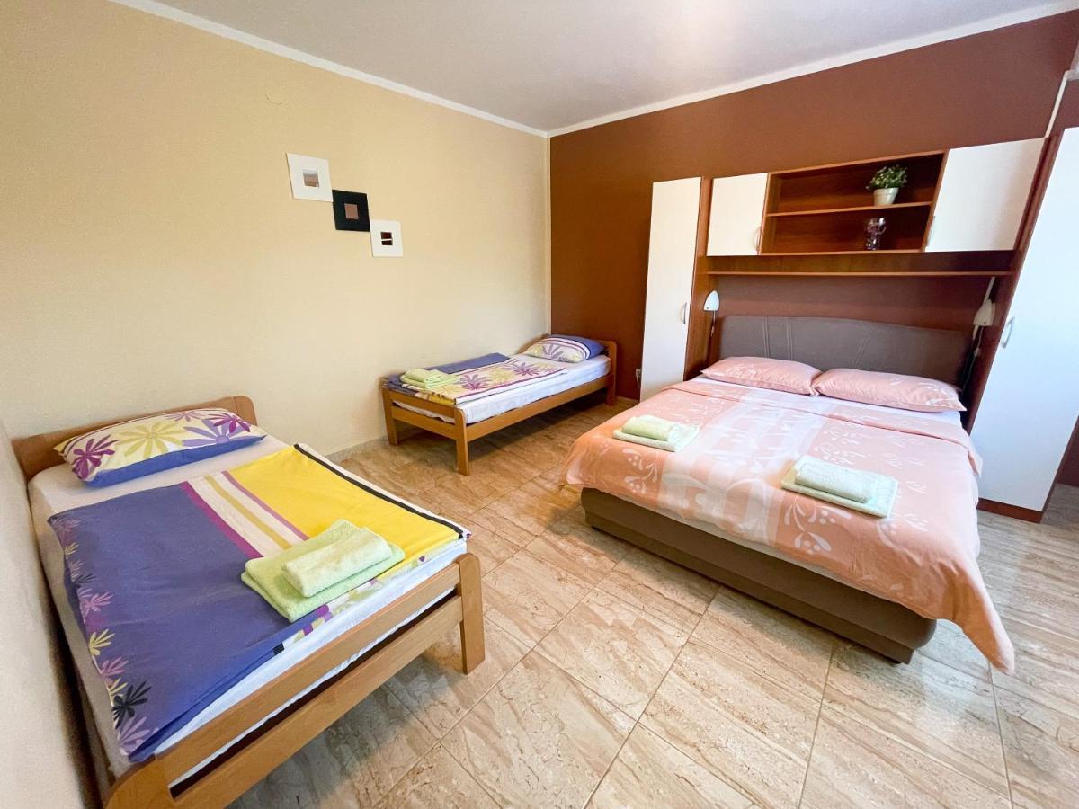 Apartmani Combaj Jadranovo Exterior photo