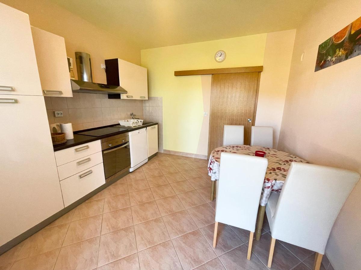 Apartmani Combaj Jadranovo Exterior photo